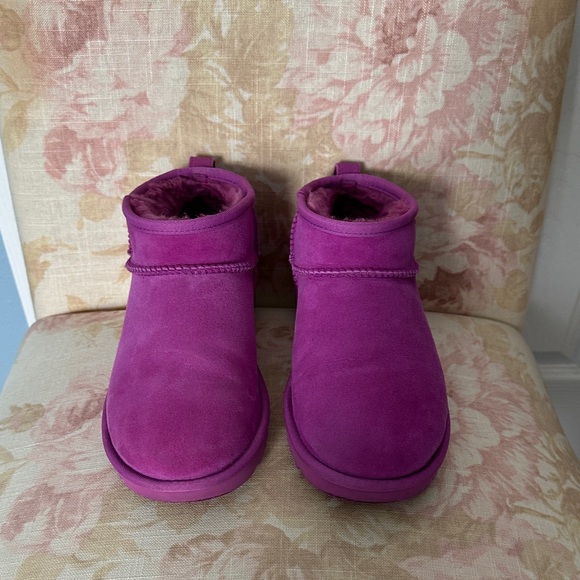 UGG Ultra Mini Classic Boot (Women) Size 8 - Picture 2 of 8